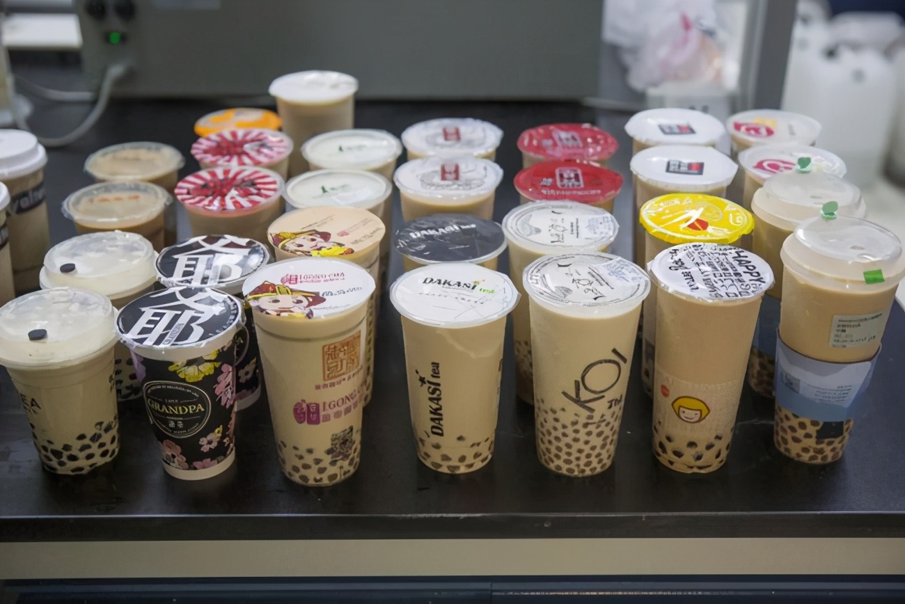 有人上市，有人下乡，火爆的奶茶赛道急需冷思考