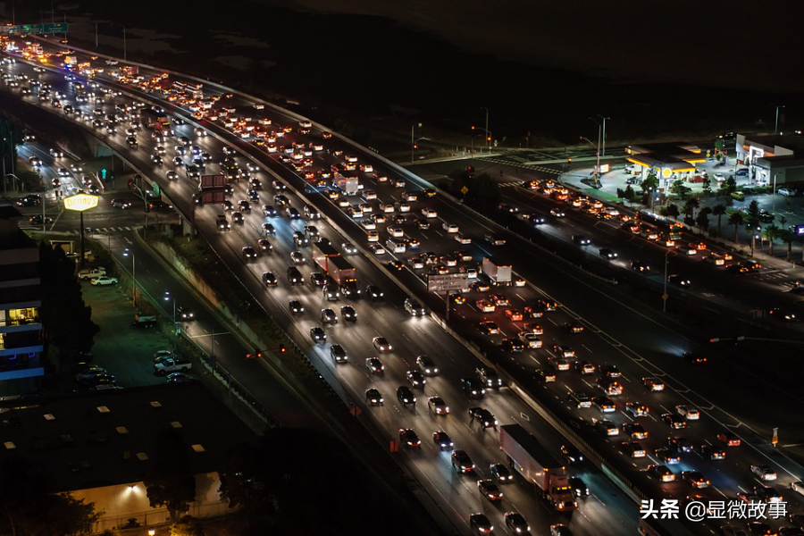 一线城市夫妻“双城记”：带板凳上地铁，从江苏坐到江苏路站