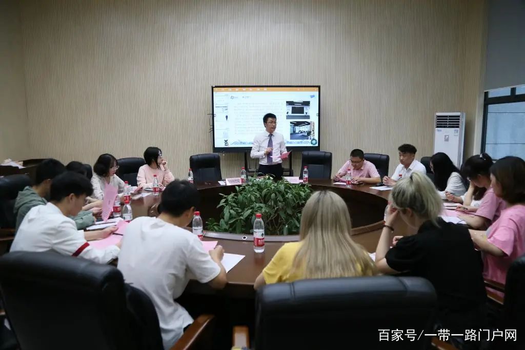 重庆对外经贸学院“一带一路门户网编辑部”启动