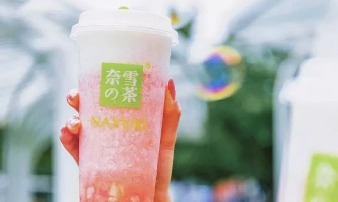 新知达人, 奈雪的茶上市首日股价大跌,投资人还有多少耐心?