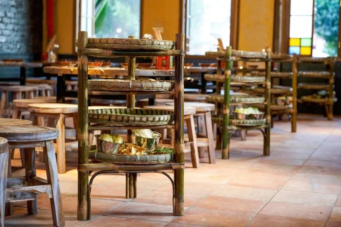 新知达人, 卖奶茶、推快餐，做零食，能不能拯救困境中的火锅店？