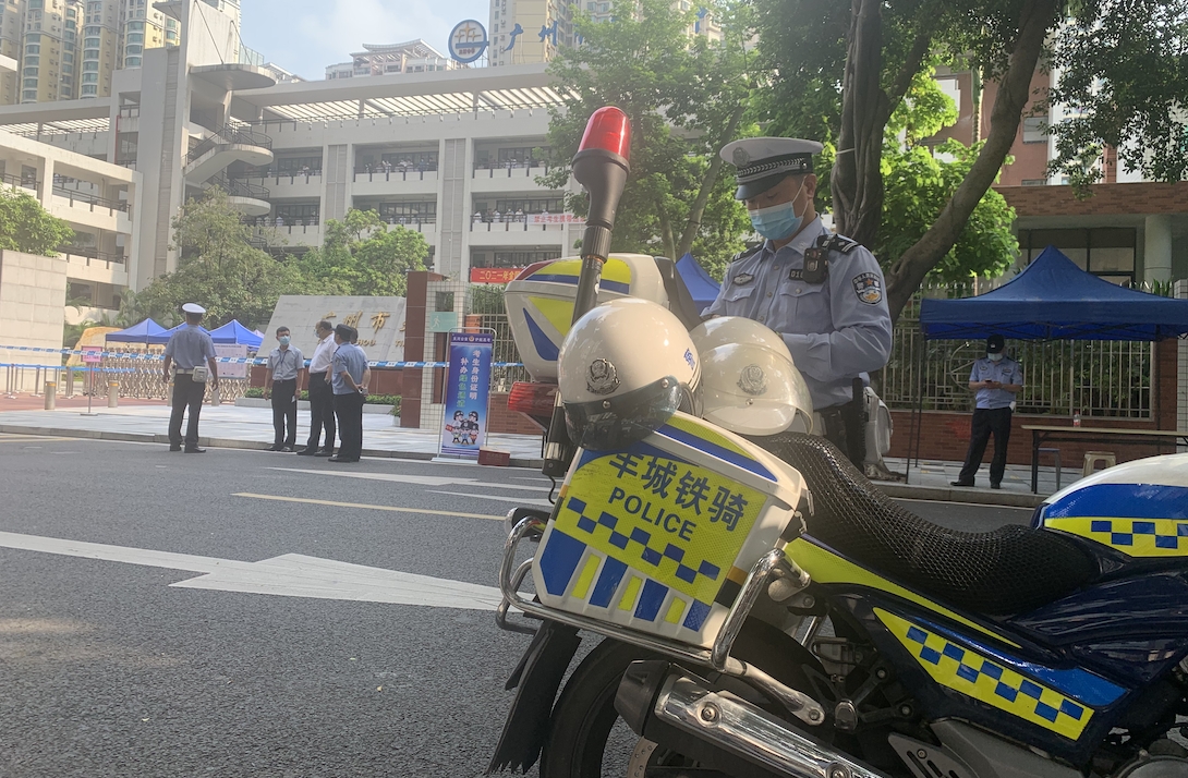 1623035570678004119.png 交警.png