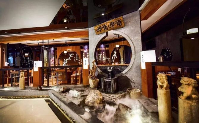 新知达人, 关店、降价、转向，能不能让呷哺呷哺“回血”？