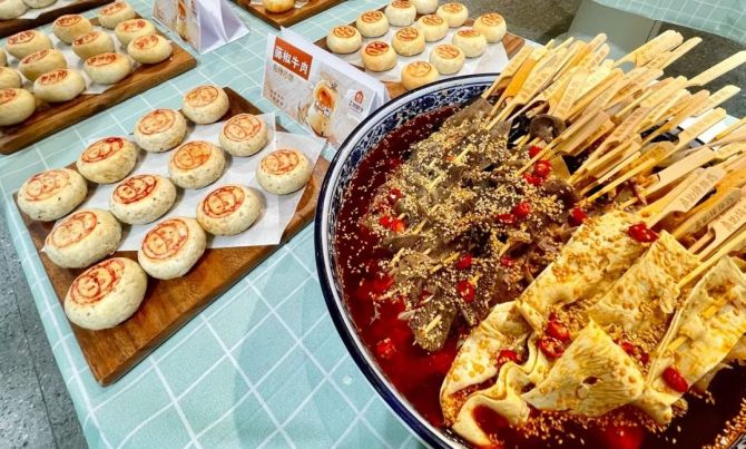 新知达人, 又贵又“野”的月饼，年轻人为什么抢着买？
