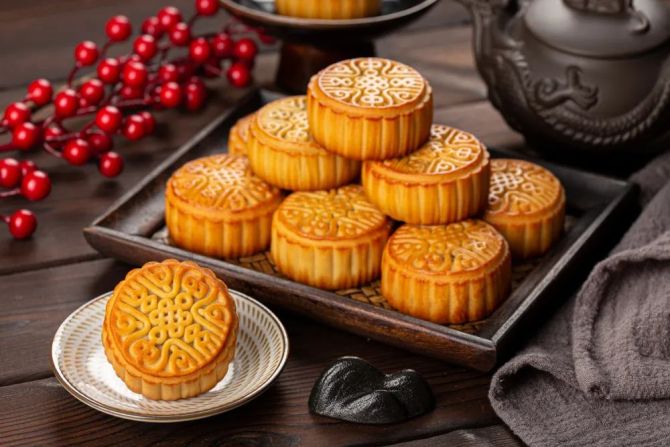 新知达人, 又贵又“野”的月饼，年轻人为什么抢着买？