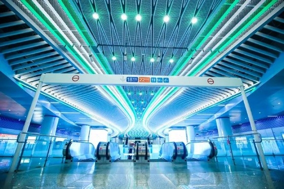 1632732633500052118.jpg 18号线站台.jpg