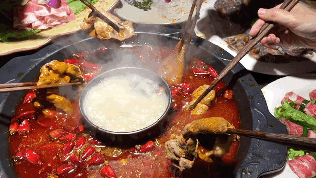 半年涌入30亿，火锅内外谁“煮”沉浮？