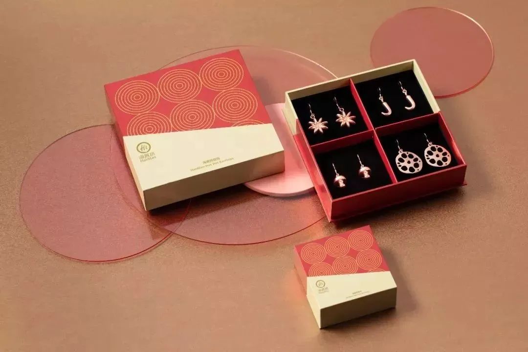 半年涌入30亿，火锅内外谁“煮”沉浮？