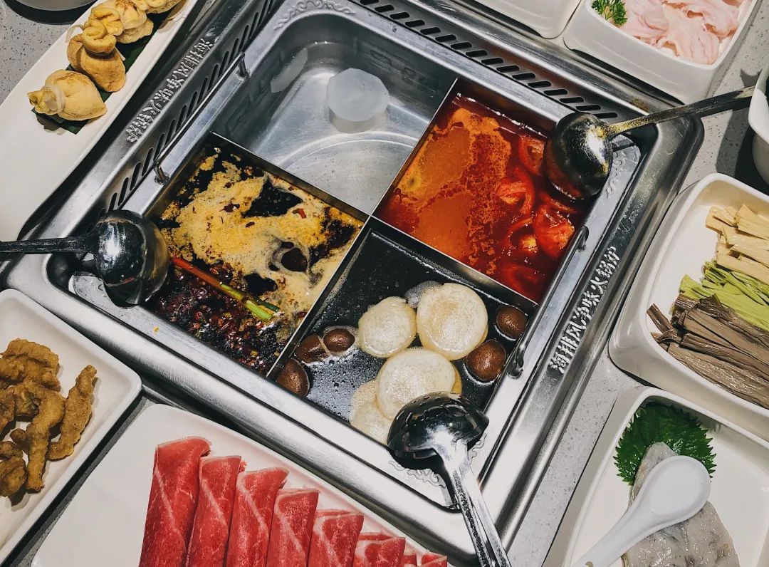 半年涌入30亿，火锅内外谁“煮”沉浮？