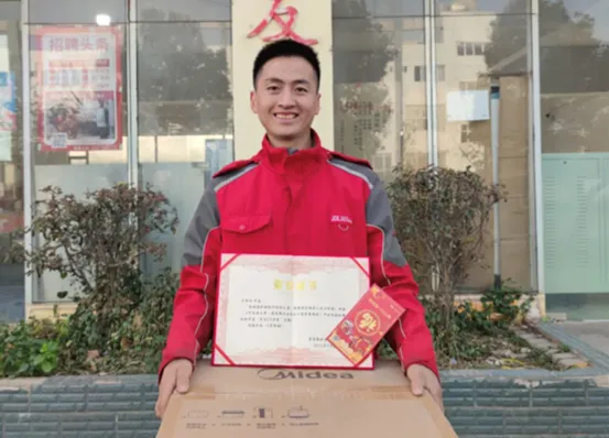 外卖小哥忙着救人背后,是“反商业逻辑”带来的社会价值