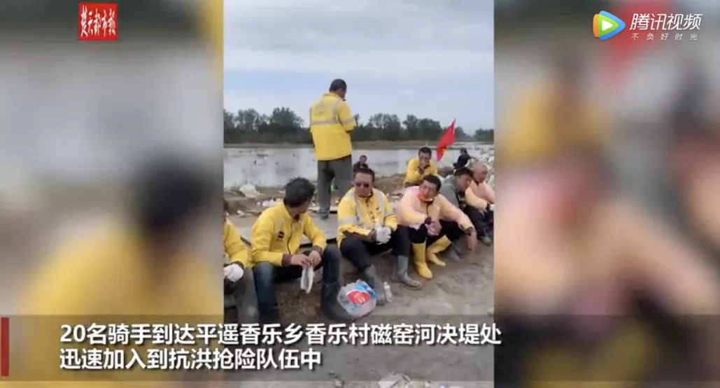 外卖小哥忙着救人背后,是“反商业逻辑”带来的社会价值