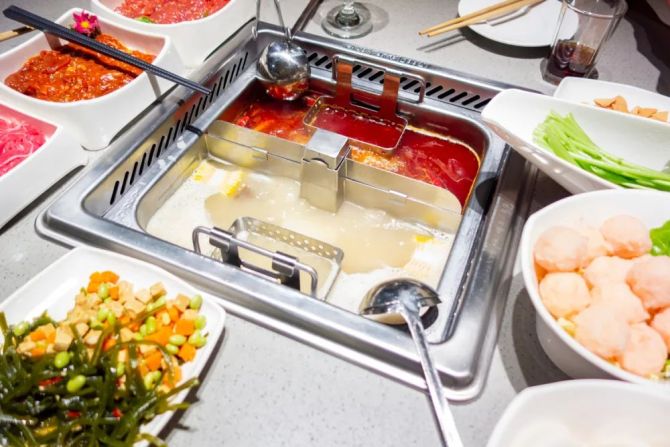 新知达人, 餐饮上市潮来了，“老乡鸡们”能否避开海底捞的困境？