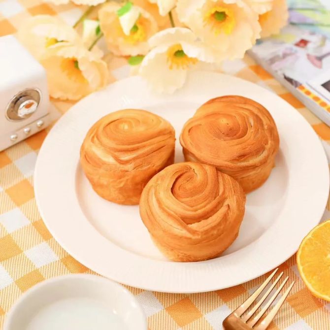 新知达人, 三只松鼠困于代工