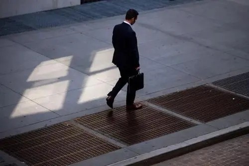 大厂集体裁员，职场人逃离互联网