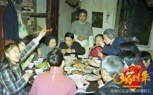 外卖吃七天、开黑到天亮,年轻人的过年姿势把人看傻了