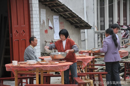 外卖吃七天、开黑到天亮,年轻人的过年姿势把人看傻了