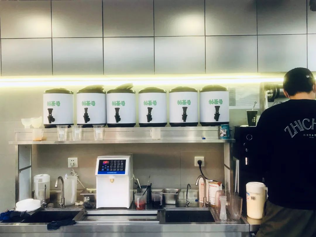 探店|同仁堂卖奶茶,想圈住「养生」年轻人