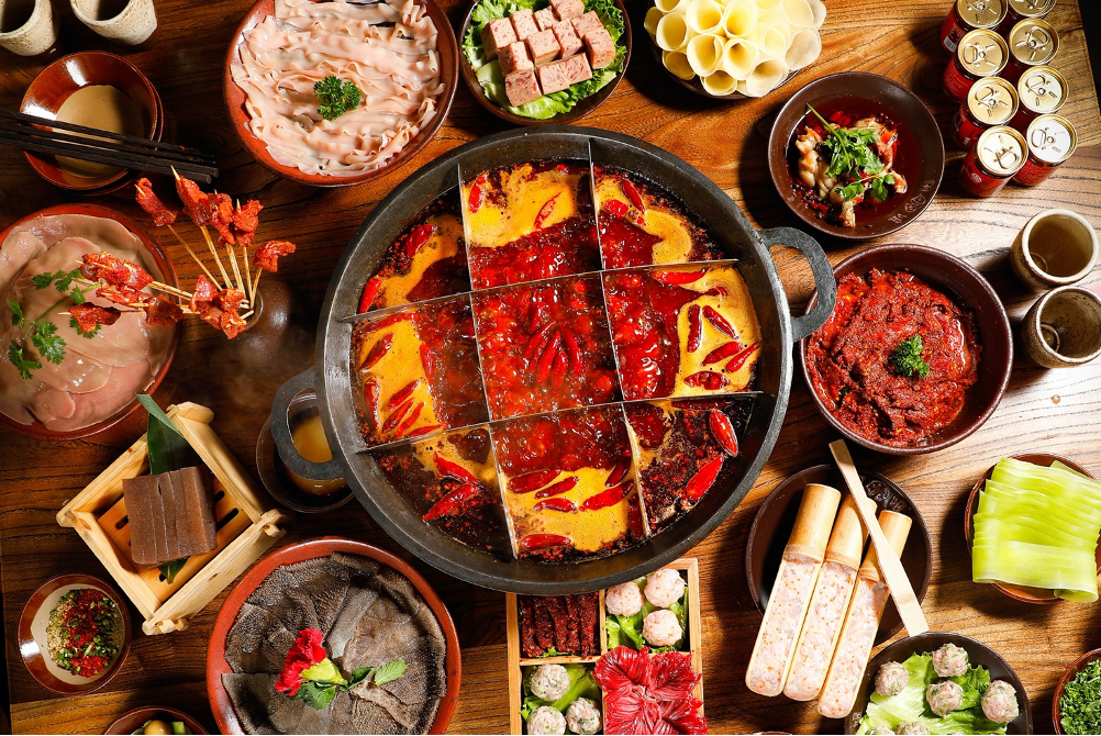 国潮寻味｜重庆美食“文鉴”：火锅、小面、酸菜鱼……