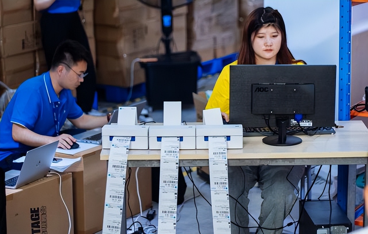 带货“新兵”，快递企业奔向直播间