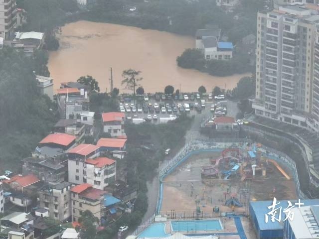 南方+ 董天健 拍摄