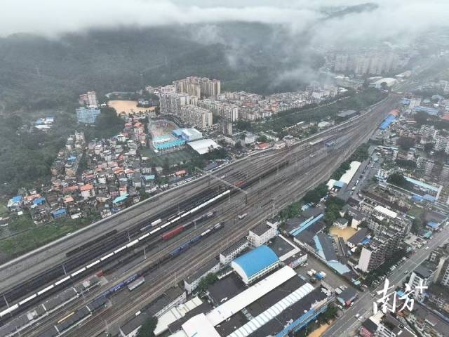 南方+ 董天健 拍摄