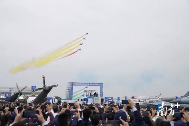 南方+ 张由琼,石磊 拍摄