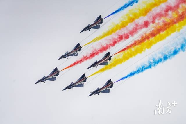 南方+ 张由琼,石磊 拍摄