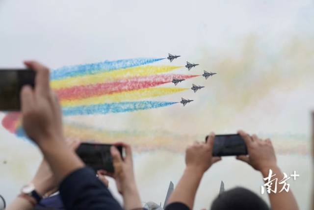 南方+ 张由琼,石磊 拍摄