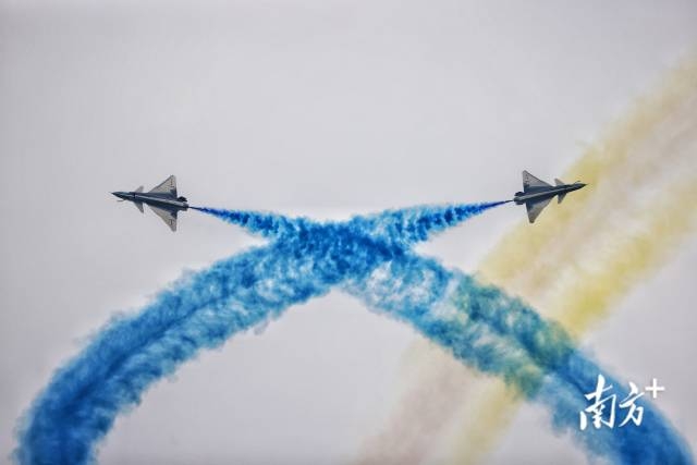 南方+ 张由琼,石磊 拍摄