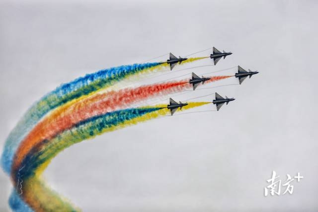 南方+ 张由琼,石磊 拍摄