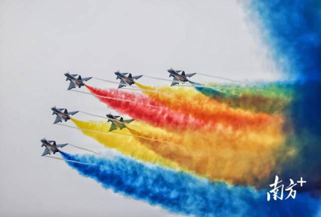 南方+ 张由琼,石磊 拍摄