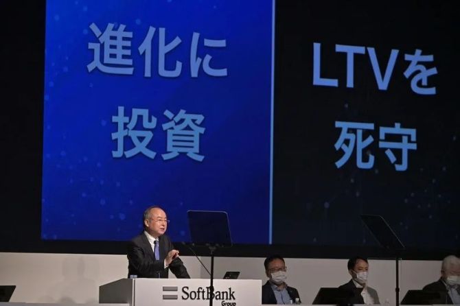 新知达人, 孙正义终于舍得“退场”