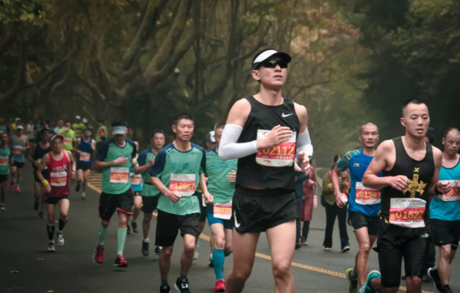 新知达人, 为什么人到中年就爱上“跑步”?