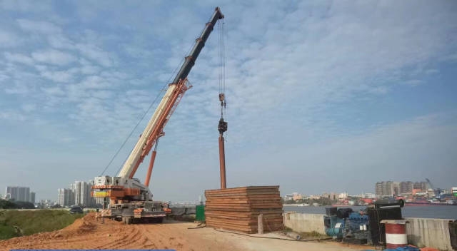 江门开平市三埠港区工程施工现场。