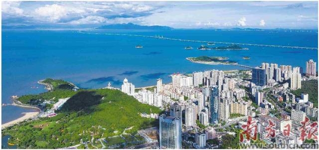 珠海正努力成为全省发展又一重要引擎，图为珠海主城区。南方日报记者 关铭荣 摄