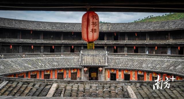 花萼楼是梅州客家文化的“名片”之一。 花萼楼是梅州客家文化的“名片”之一。