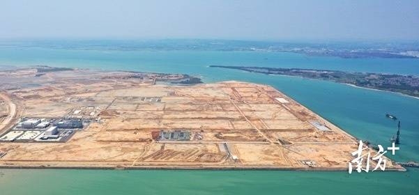  建设中的巴斯夫(广东)一体化基地。