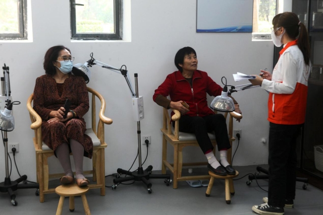 广州市南沙区“街坊之家”为辖区内老人提供健康服务。南方日报记者 梁文祥 摄