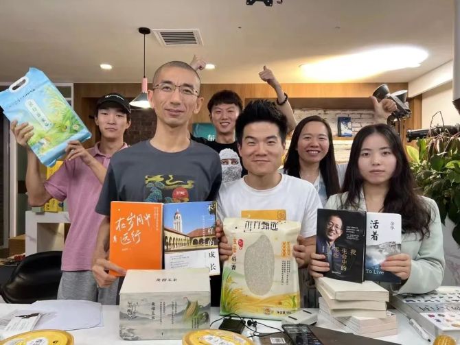 新知达人, 董宇辉挽不回投资者的信心