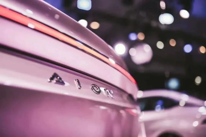 新知达人, 拼融资、谋上市，传统车企“小号”备战淘汰赛