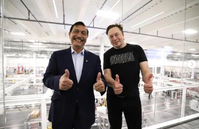 新知达人, 我们从马斯克画的饼中，挖出了特斯拉未来的生意经