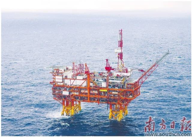 亚洲最大海上石油生产平台在距离深圳西南约200公里的大海中建成投用。朱洪波摄