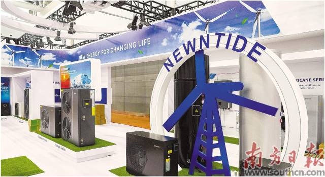 第133届广交会新设置了新能源及智能网联汽车出口展区。图为一家新能源企业的交易展台。 第133届广交会新设置了新能源及智能网联汽车出口展区。图为一家新能源企业的交易展台。