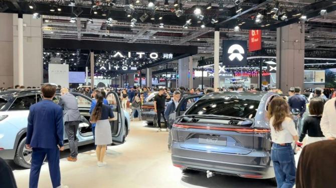 新知达人, 上海车展观察：城市NOA路线默契达成，落地成本成竞争胜负手