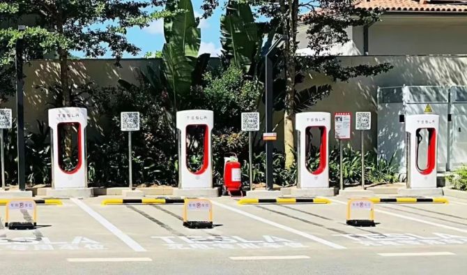 新知达人, 突然涨价、股价下滑,马斯克的降价换量战略失效?