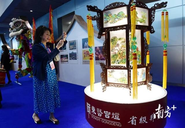 南方⁺ 肖雄 拍摄