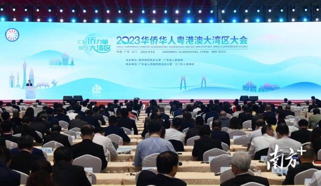 南方⁺ 肖雄 拍摄