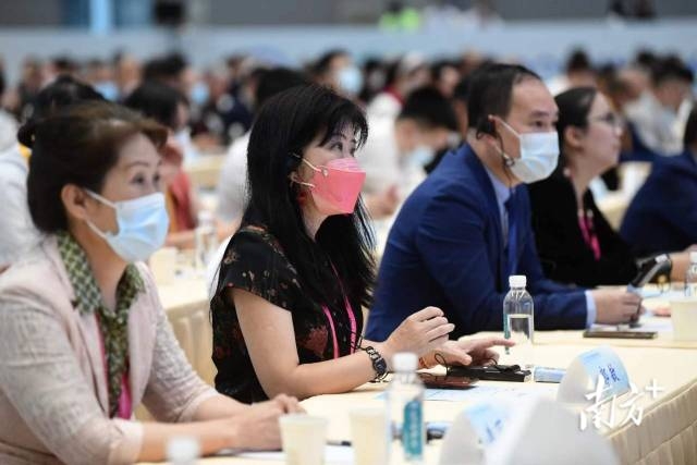 南方⁺ 肖雄 拍摄