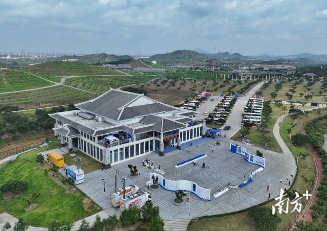 南方⁺ 石磊 拍摄