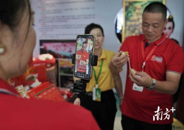 南方⁺ 石磊 拍摄